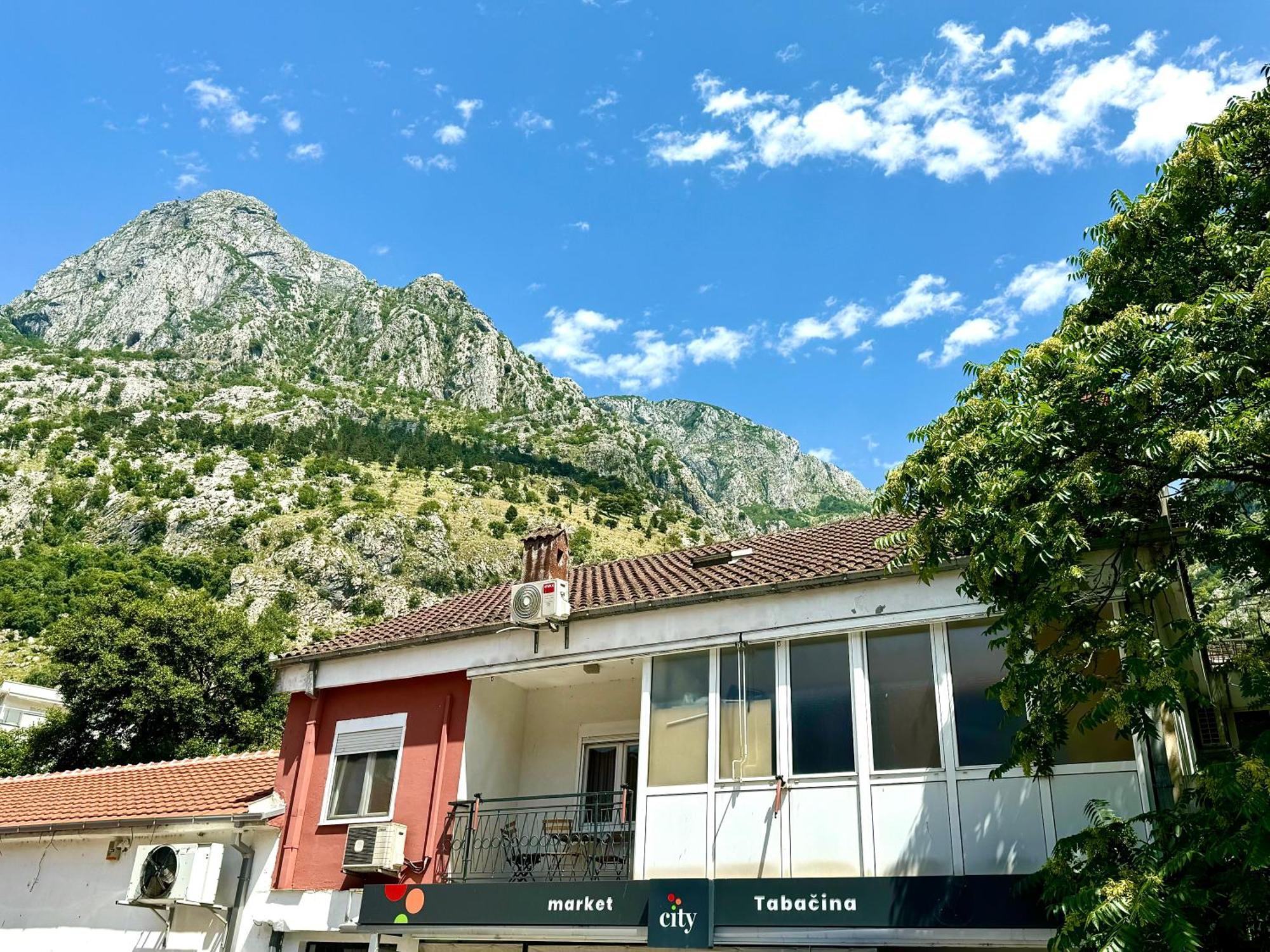 Kotorhostelito Exteriér fotografie